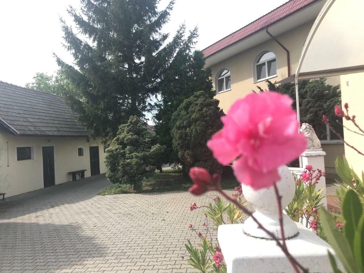 Pension Europ** Diakovce Exterior photo